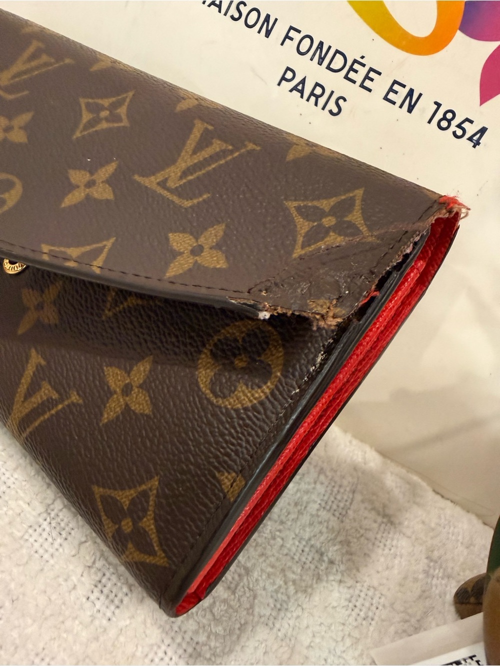 Louis Vuitton Sarah Monogram Wallet with Coquelicot Red interior - Picture 12 of 16